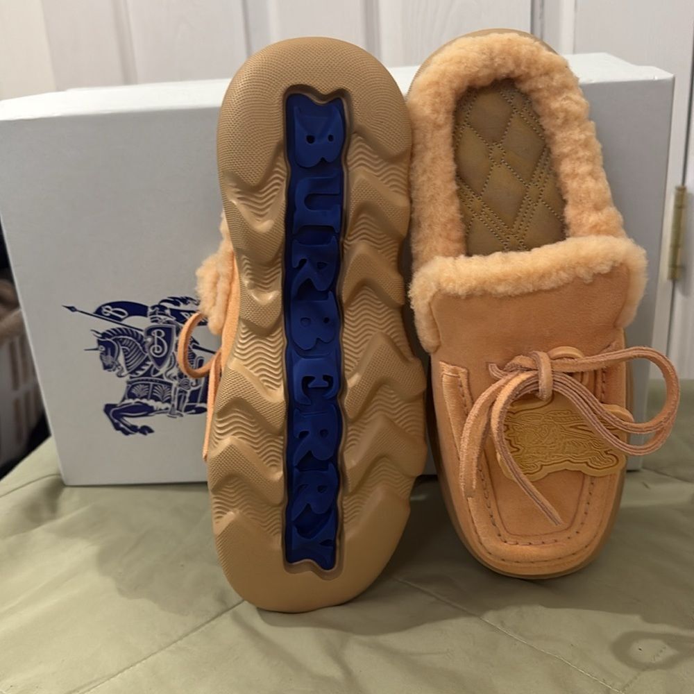 Burberry Stony faux fur suede mules Marshmallow peach orange size 36 US6 - Picture 5 of 6